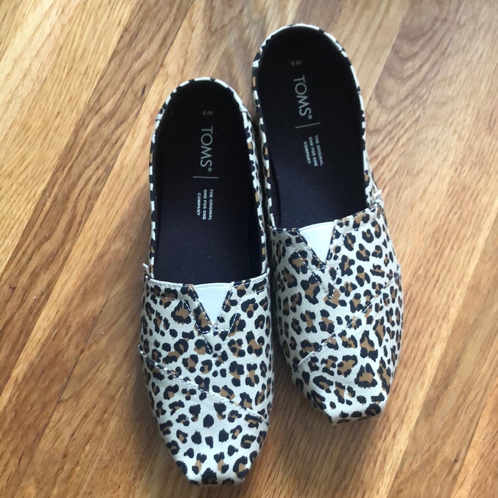 TOMS Womens Leopard Size 9 New